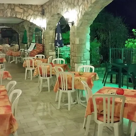 Augusta Garni Hotel