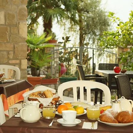 Augusta Garni Hotel 2*