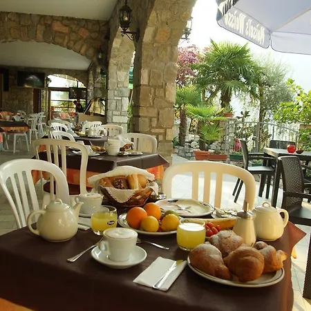 Hotel Augusta Garni 2*