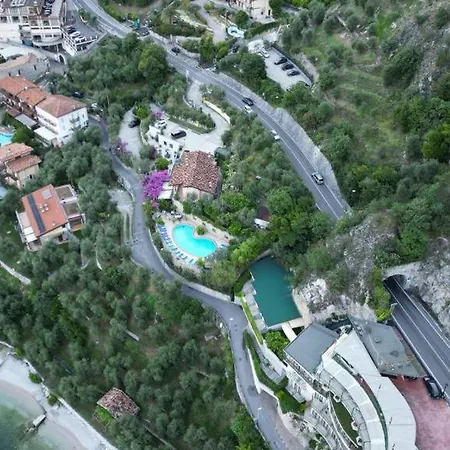 Augusta Garni Hotel 2*