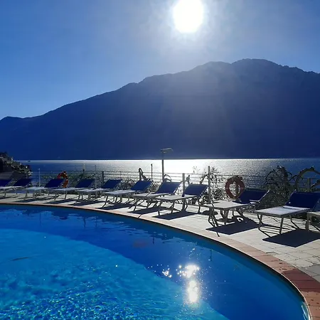 Augusta Garni Hotel 2*