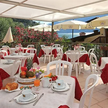 Augusta Garni Hotel 2*