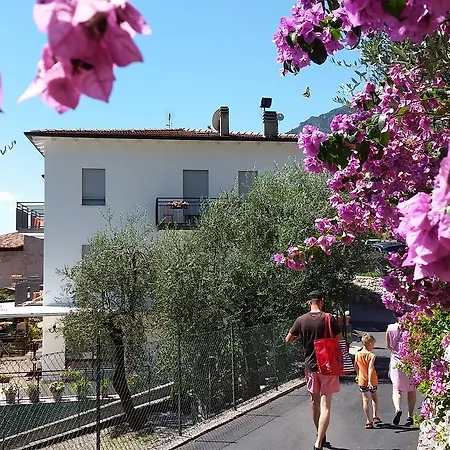 Augusta Garni Hotel 2*