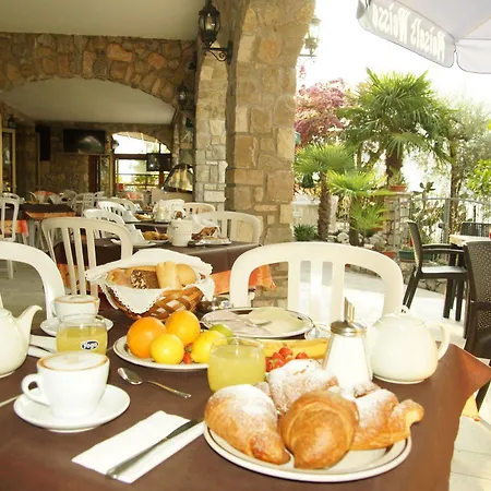 Augusta Garni Hotel 2*